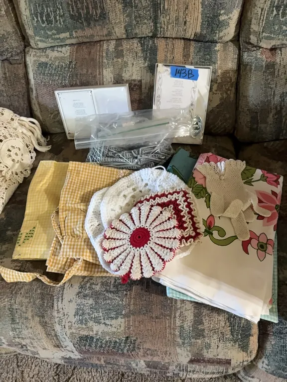 TABLECLOTHS-DOILIES-HANKIES-CURLERS