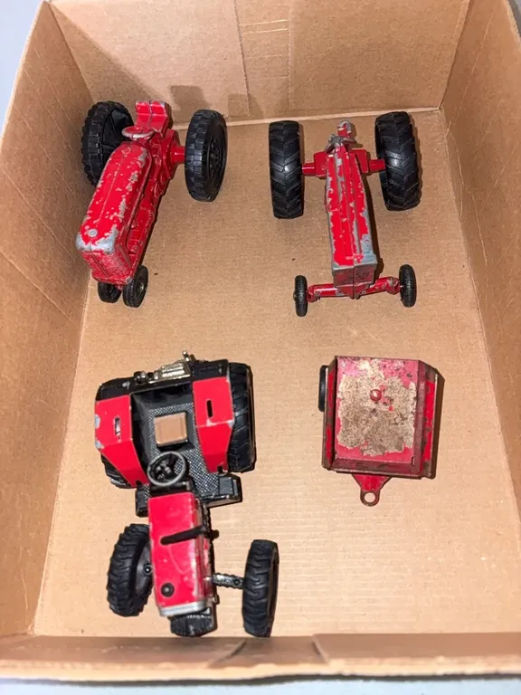 3 TRACTORS-SM RED WAGON