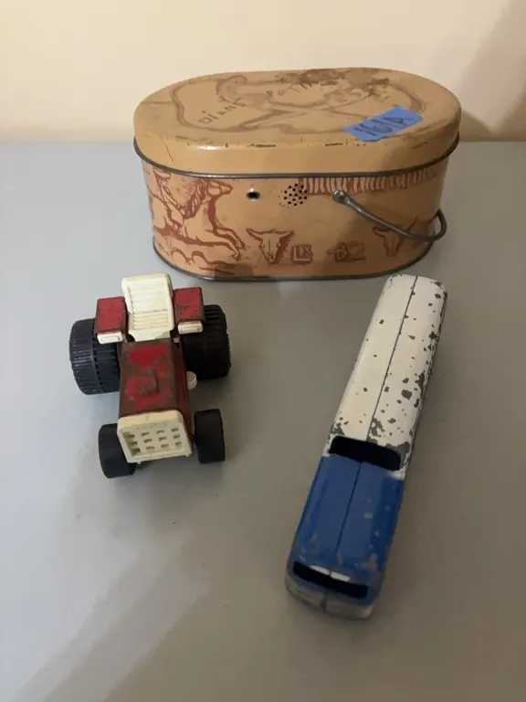 LUNCHBOX-TRACTOR-BUS