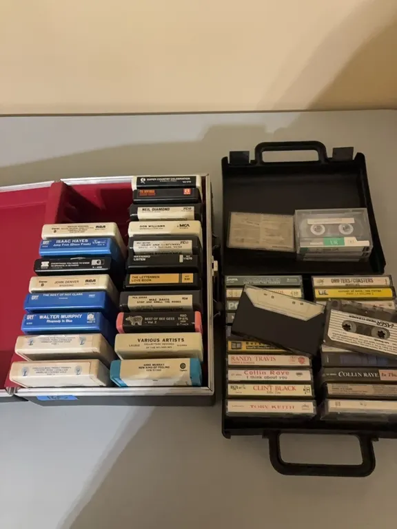 CASSETTES-8 TRAKS