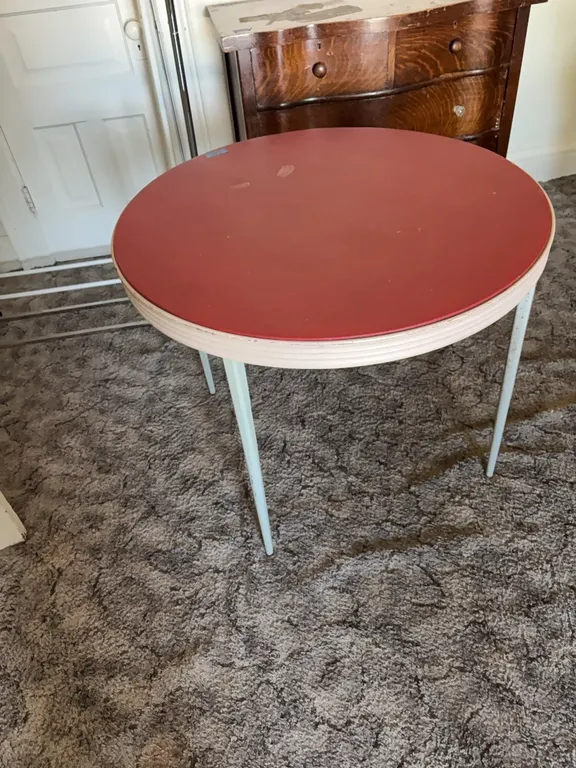 ROUND CARD TABLE