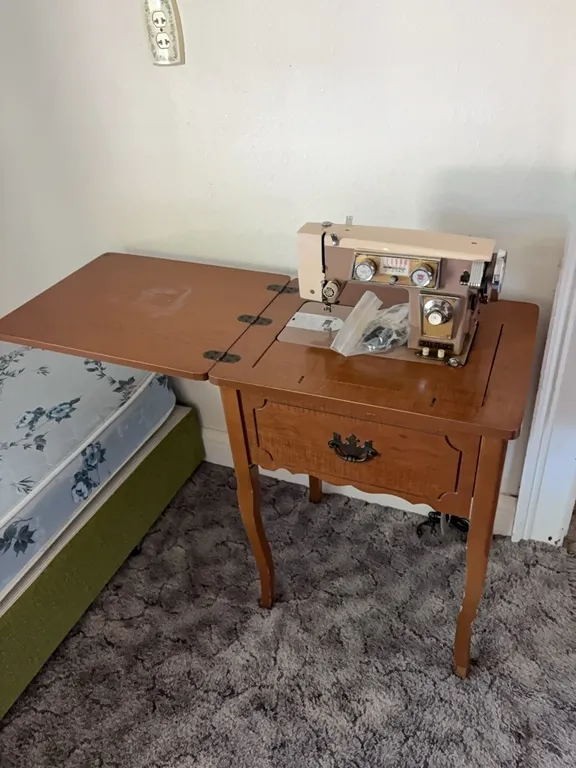 ALDENS SEWING MACHINE