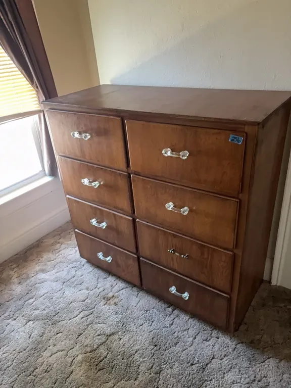 8 DRAWER CHEST OF DRAWERS (43X43)