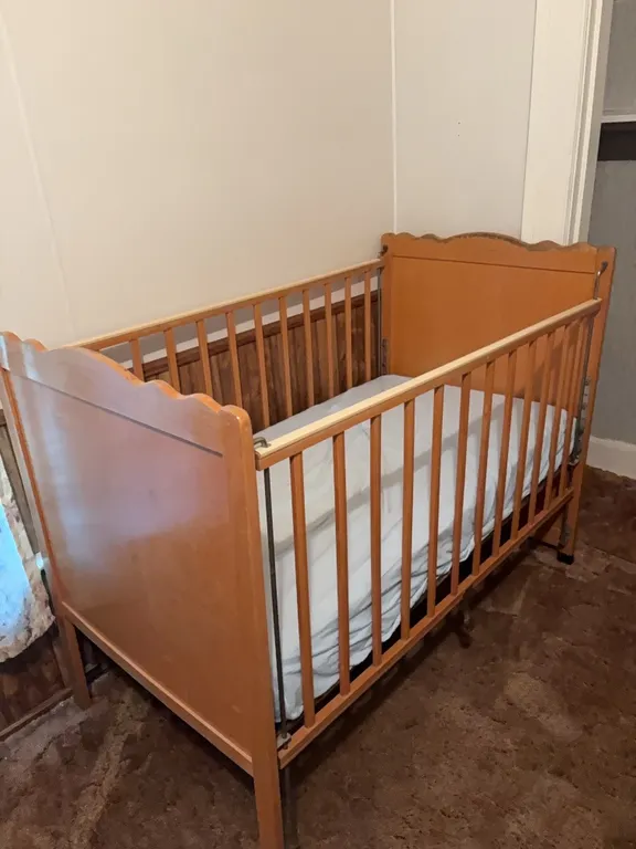 OLD BABY CRIB