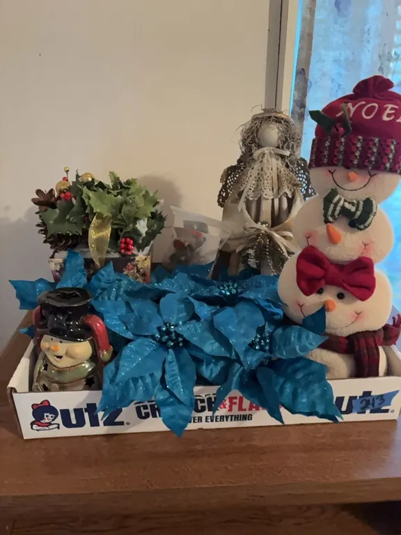 HOLIDAY DECOR