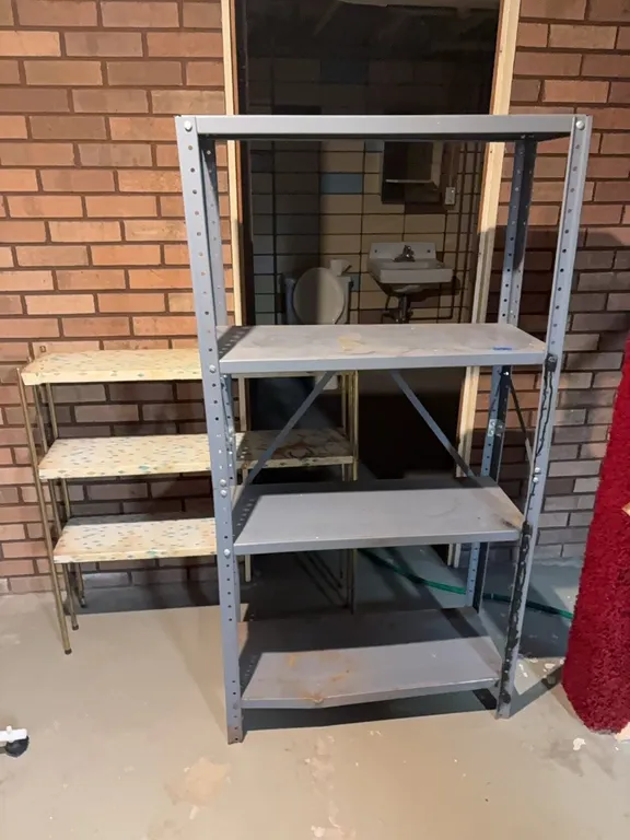 METAL SHELVING