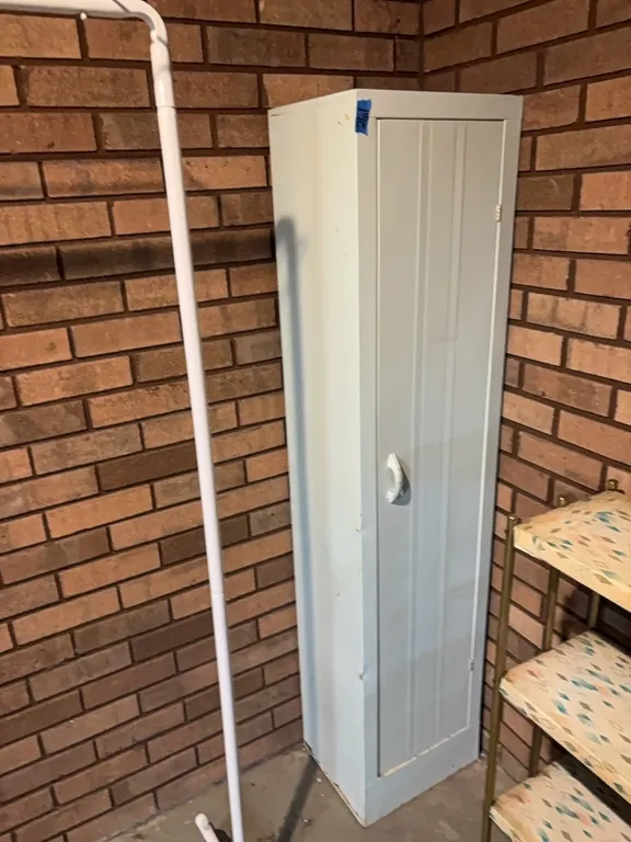 CHIMNEY CABINET