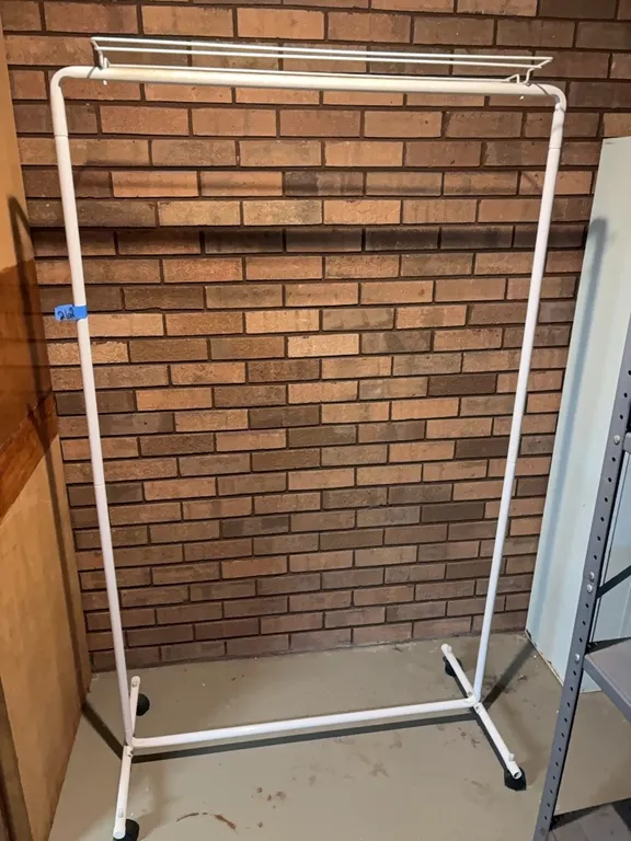 CLOTHES RACK
