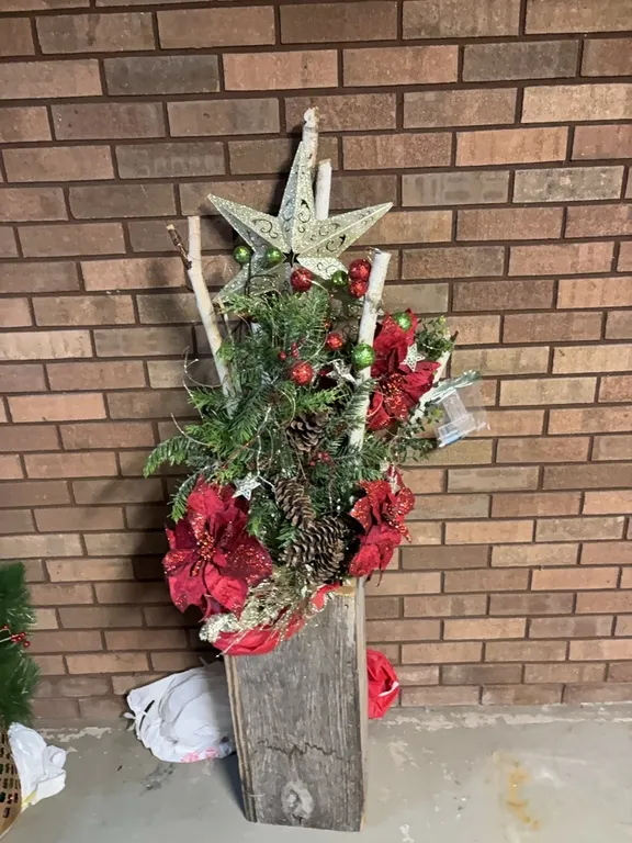 OUTDOOR CHRISTMAS DECOR