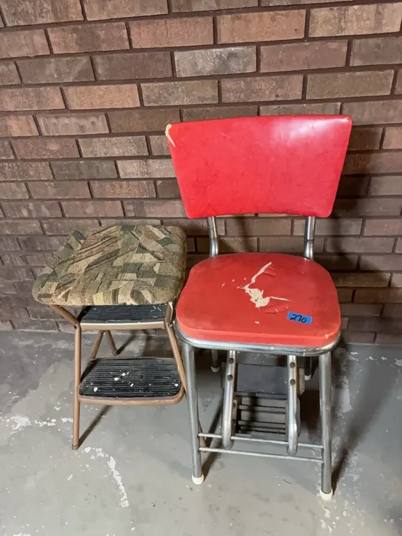 2 STOOLS
