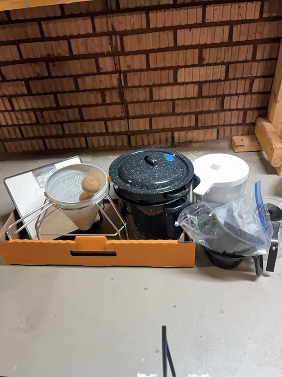ENAMEL DOUBLE BOILER-SCALE-COLANDER