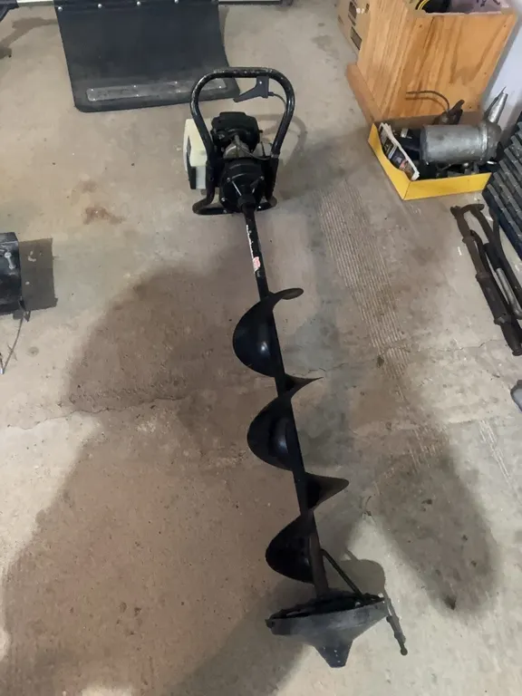 MAGNUM III 49CC ICE AUGER