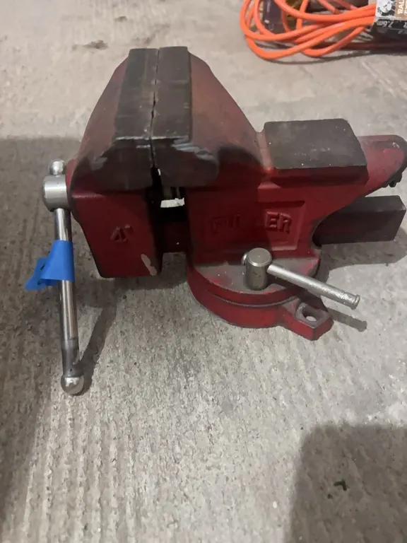 FULLER BENCH VISE