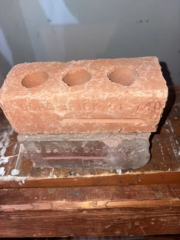 2 OCHS BRICKS