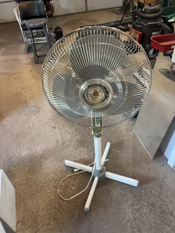 FLOOR FAN