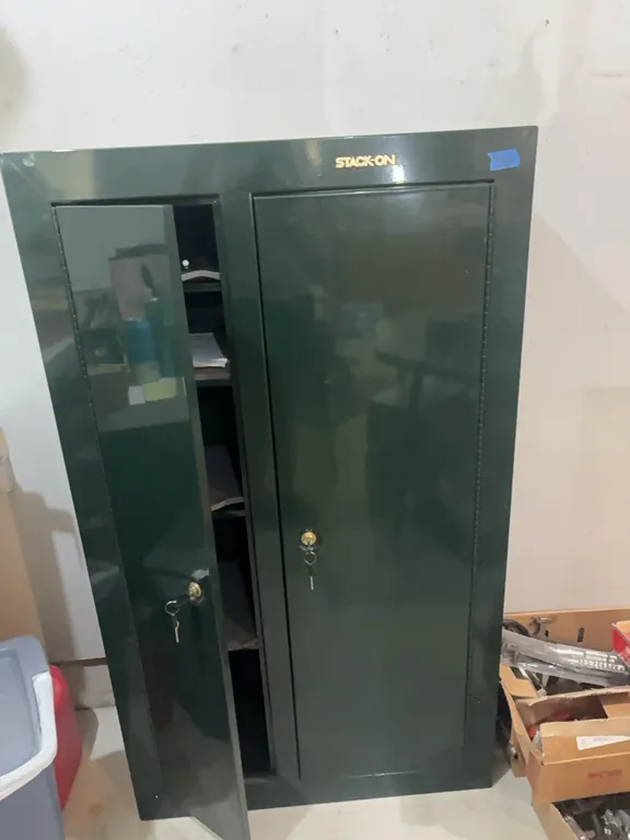 STACK ON GUN CABINET DOUBLE DOOR 32”x55” 8 GUNS