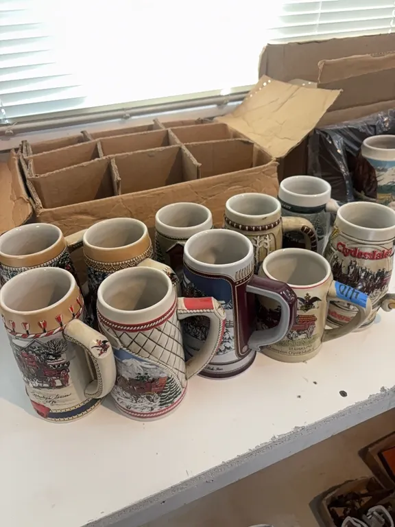 10 BUDWEISER MUGS