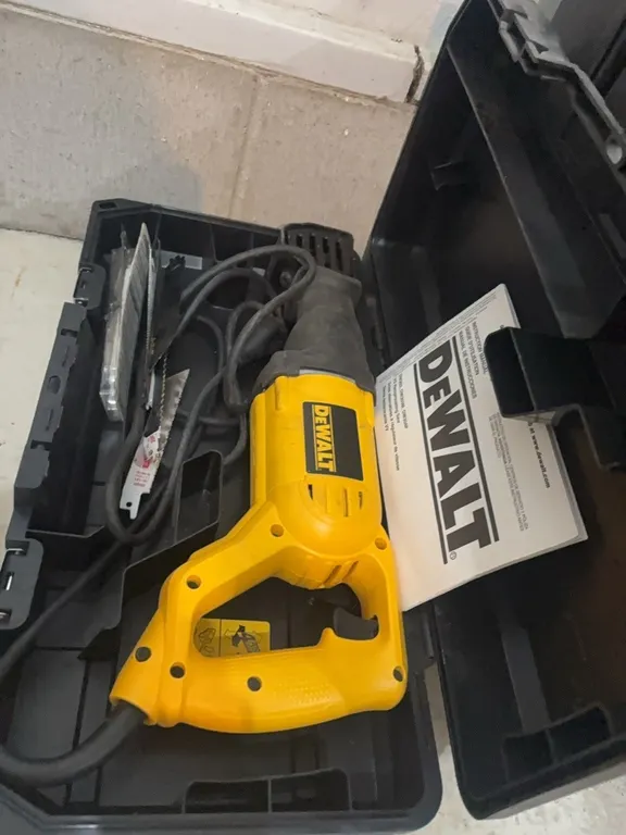 DEWALT RECIPROCATING SAW IN CASE
