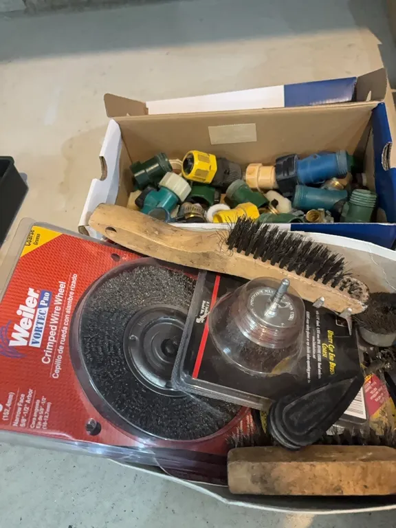 HOSE ENDS-WIRE WHEEL-BRUSH