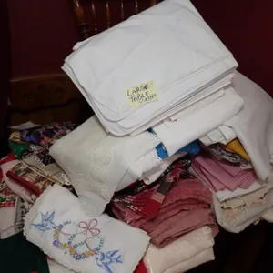 Aprons, pace mats and cloths