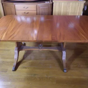 Classic Duncan Phyfe Style Pedestal Dining Table