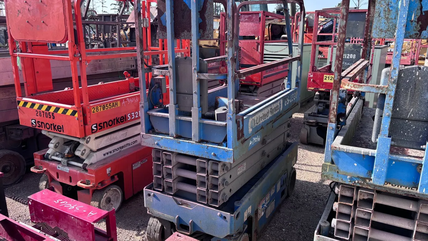 GENIE GS-1930 SCISSOR LIFT | FOR PARTS/REPAIRS
