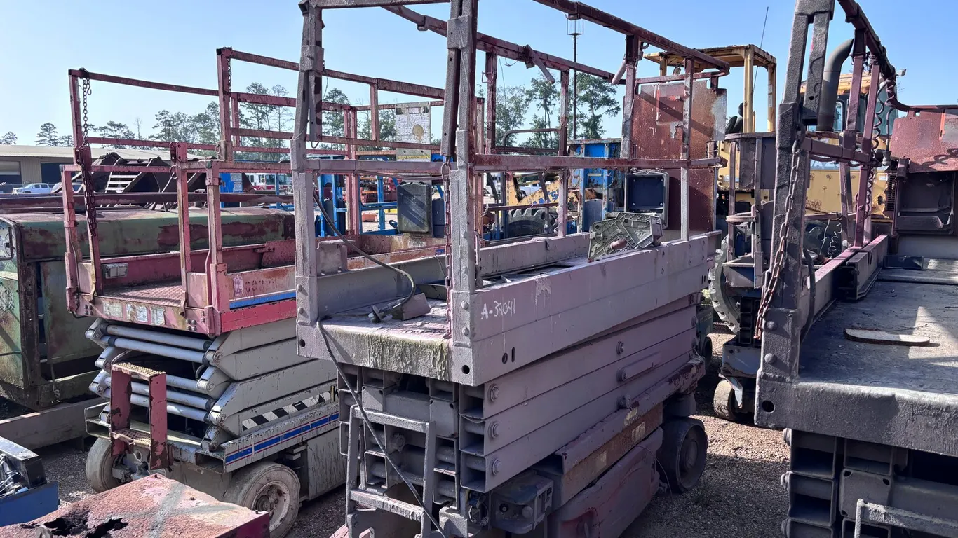JGL SCISSOR LIFT | FOR PARTS/REPAIRS
