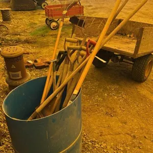 GARDEN TOOL LOT