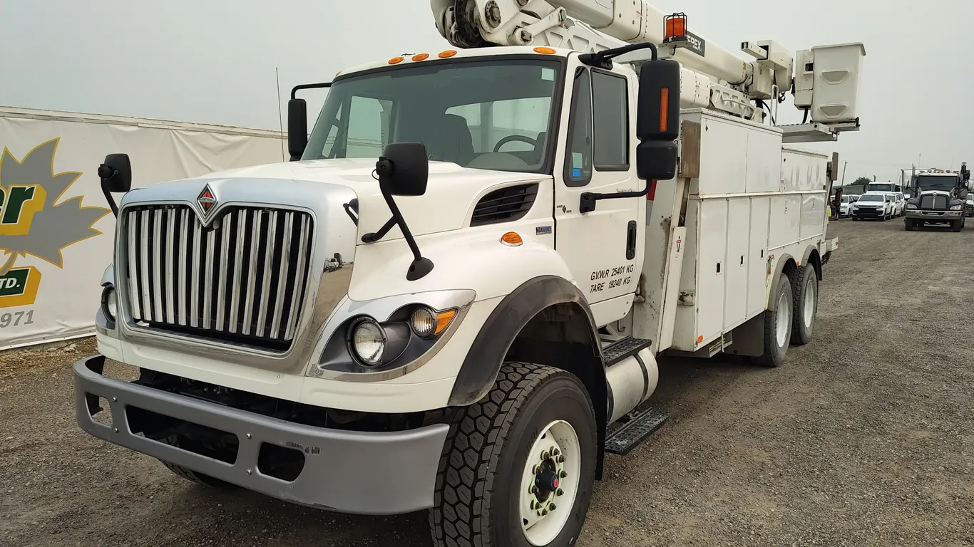 2013 International WorkStar 7400 T/A Bucket Truck