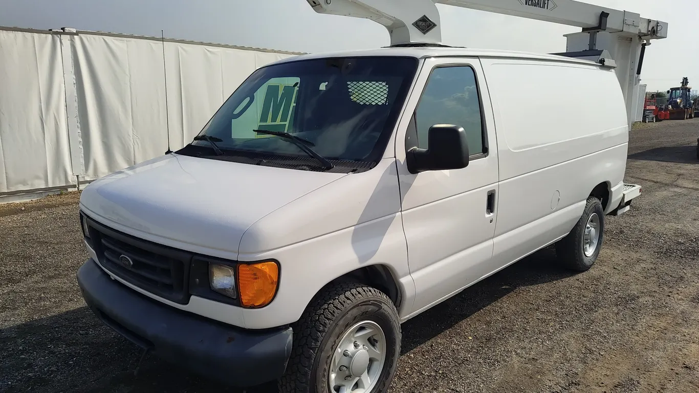 2006 Ford E-350 Cargo S/A Bucket Van