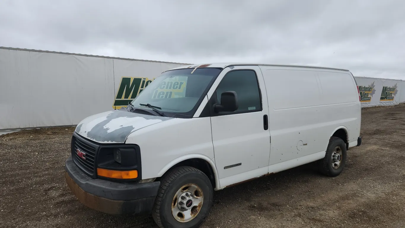 2004 GMC Savana 2500 Cargo Van
