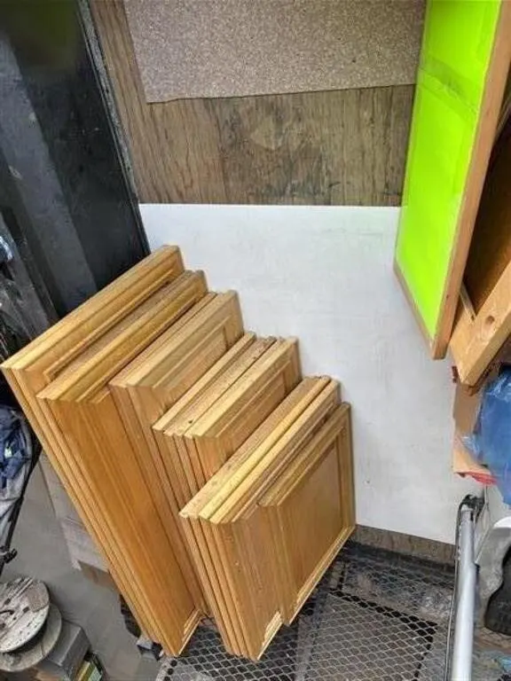 17 Maple Cupboard Doors & Hardware
