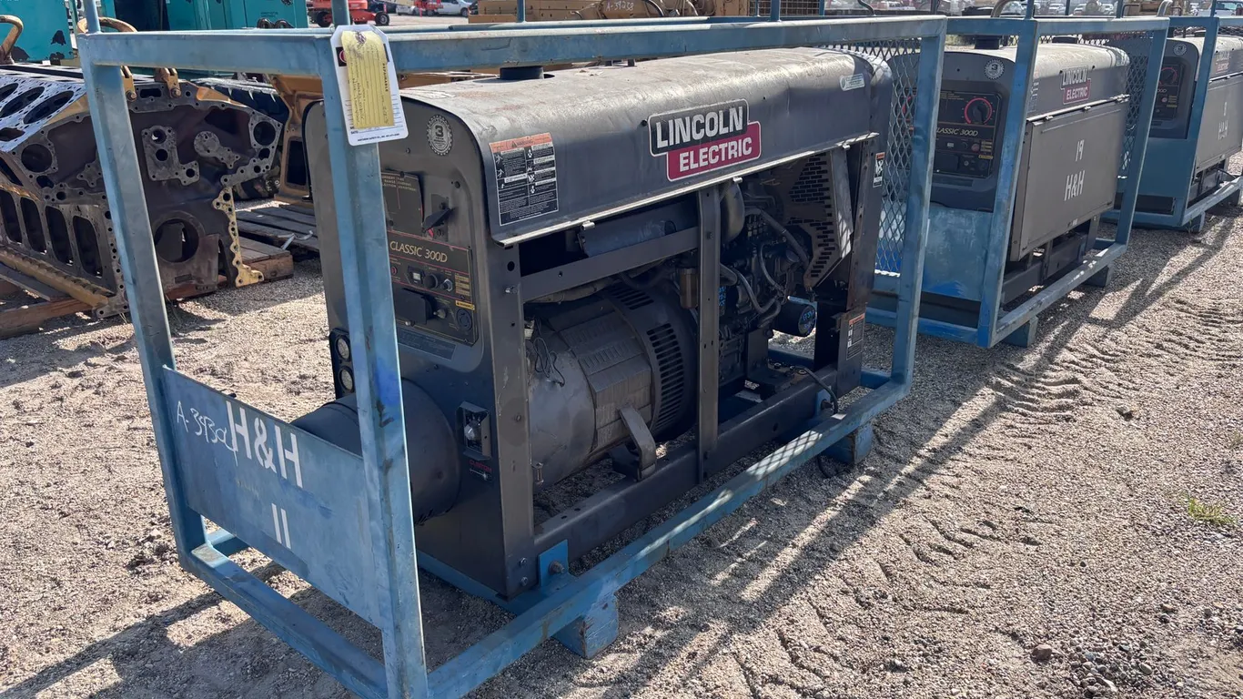 LINCOLN ELECTRIC CLASSIC 300D WELDING MACHINE | FOR PARTS/REPAIRS