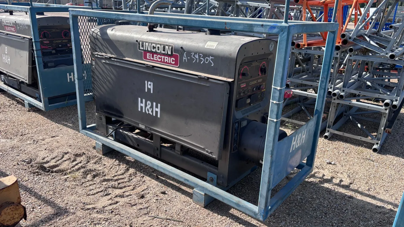 LINCOLN ELECTRIC CLASSIC 300D WELDING MACHINE | FOR PARTS/REPAIRS