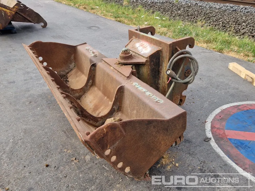 70" Tilt Ditching Bucket