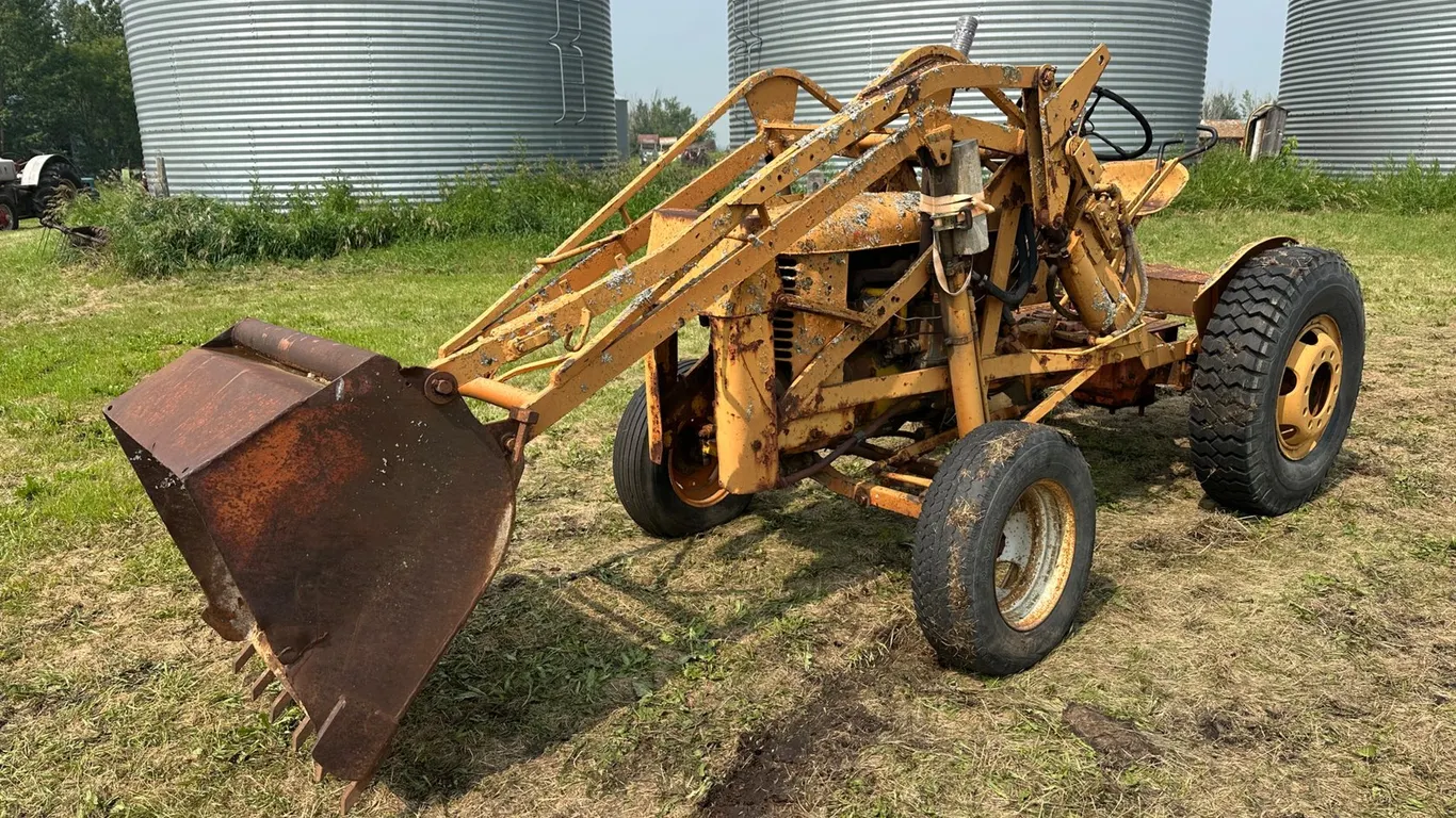 Case JAI 2WD Tractor w/ Lull 3-B Ldr