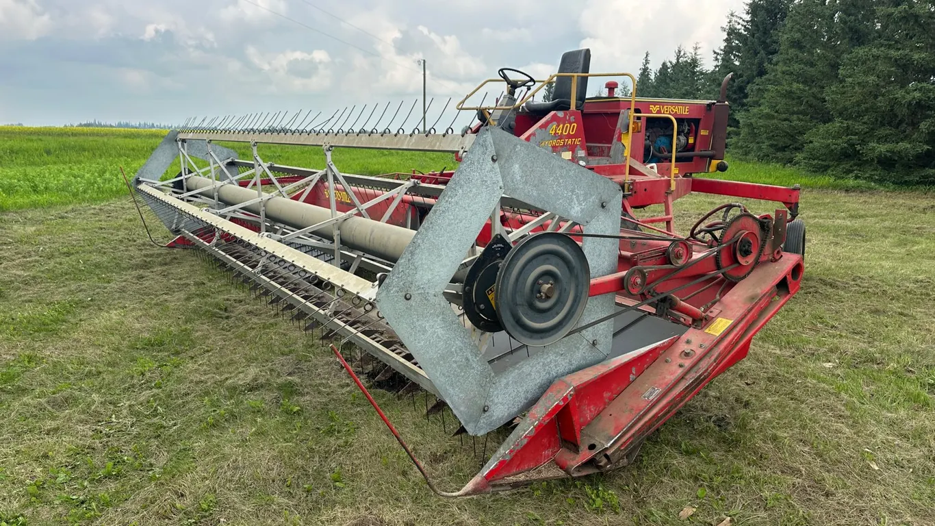 1980 20' Versatile 4400 SP Swather