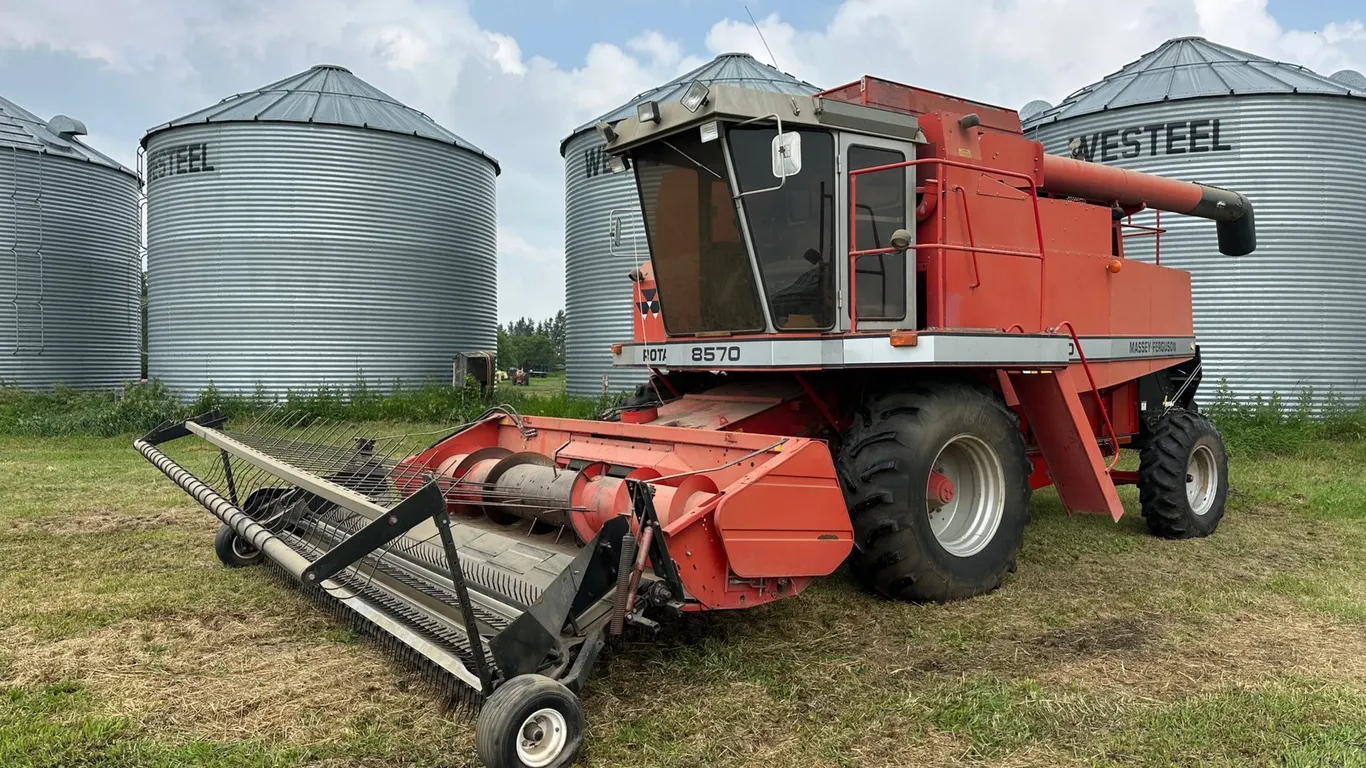 Massey Ferguson 8570 Rotary Combine w/ MF 13' 9700 PU Hdr