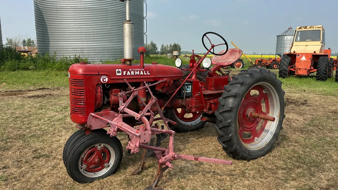 IH McCormick Farmall FC 2WD Tractor