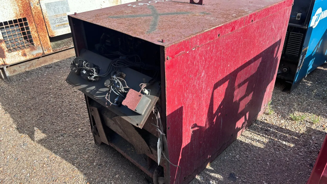 LINCOLN ELECTRIC DC-600 WELDER | FOR PARTS/REPAIRS