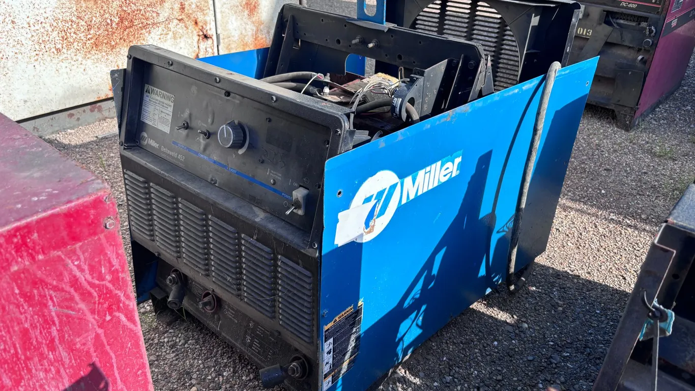 MILLER WELDING MACHINE | FOR PARTS/REPAIRS