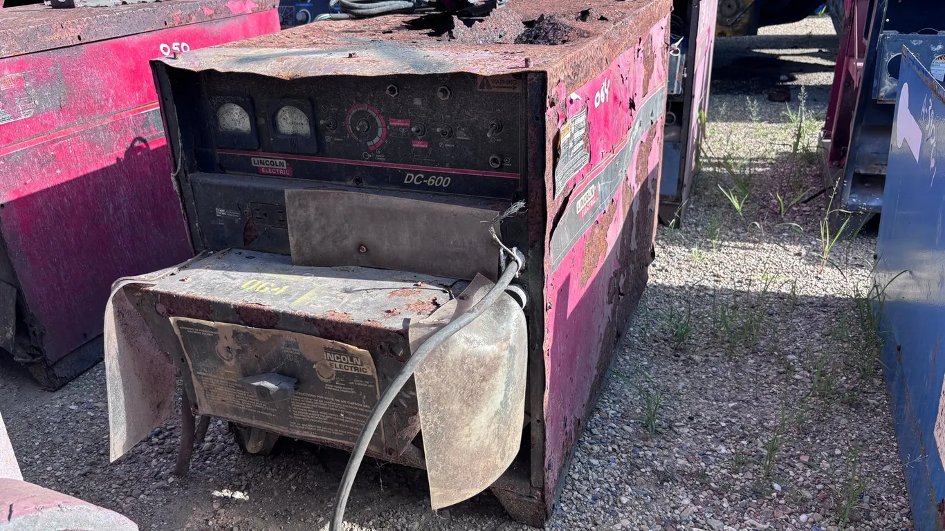 LINCOLN ELECTRIC DC-600 WELDER | FOR PARTS/REPAIRS