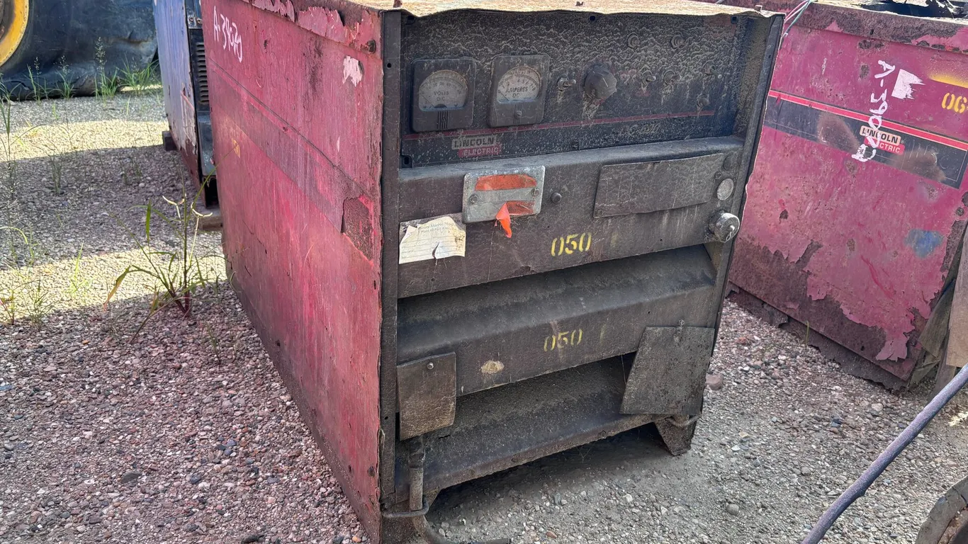 LINCOLN ELECTRIC DC-600 WELDER | FOR PARTS/REPAIRS