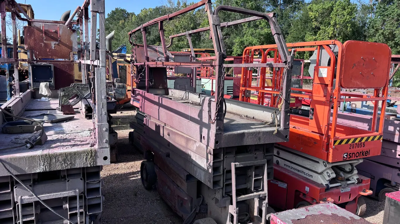 JLG ELECTRIC SCISSOR LIFT | FOR PARTS/REPAIRS