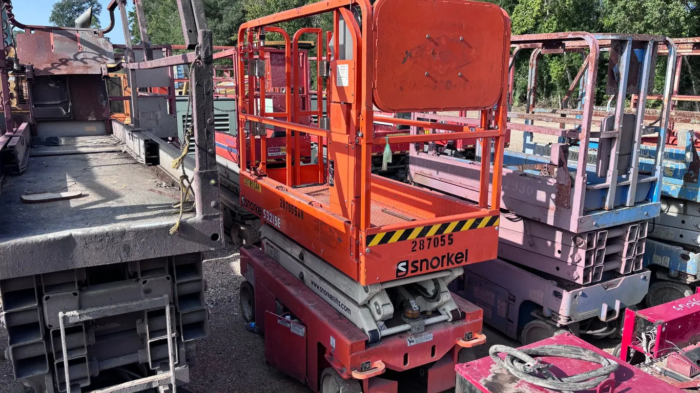 SNORKEL S3215E ELECTRIC SCISSOR LIFT | FOR PARTS/REPAIRS