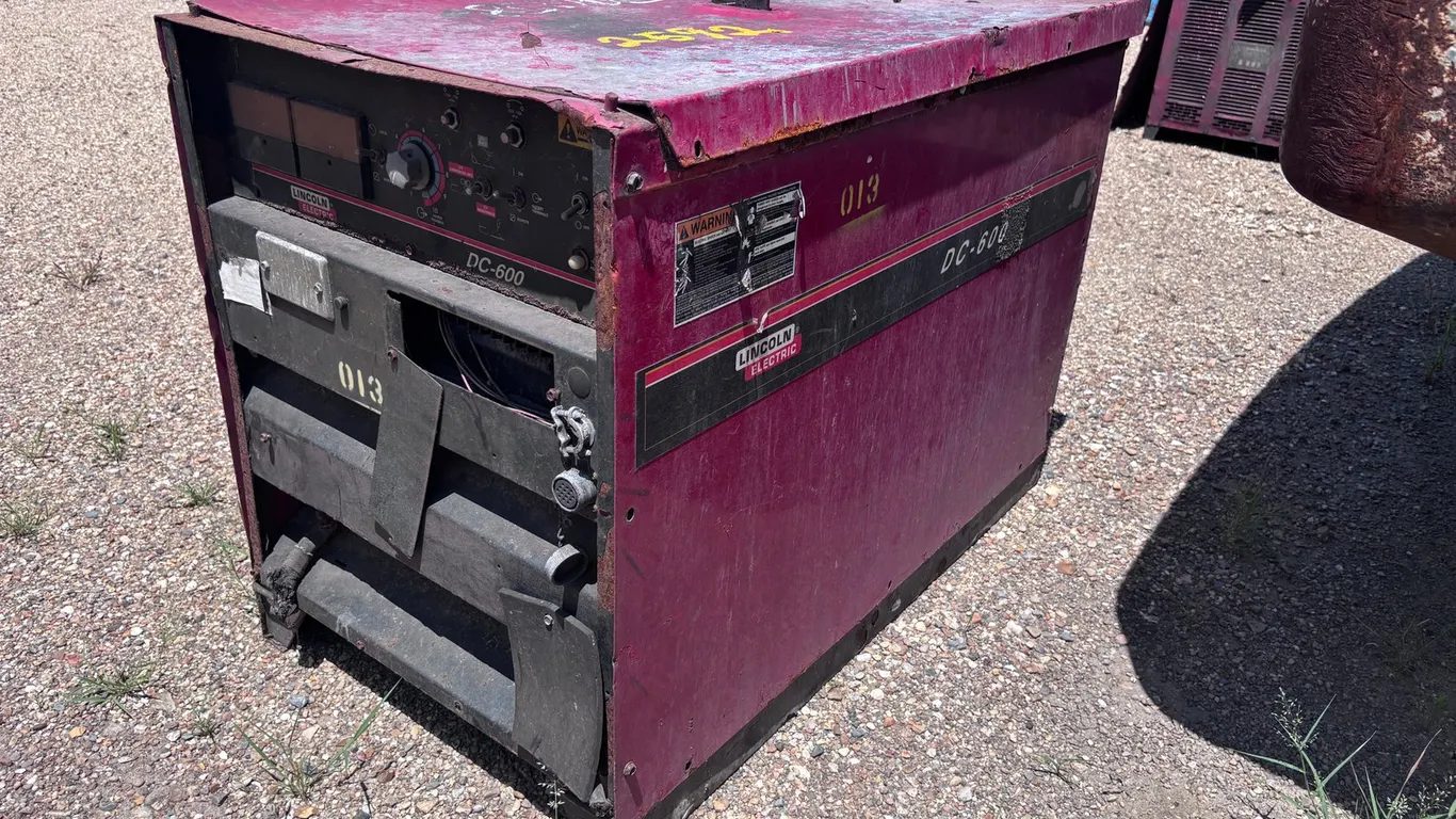 LINCOLN ELECTRIC DC-600 WELDER | FOR PARTS/REPAIRS