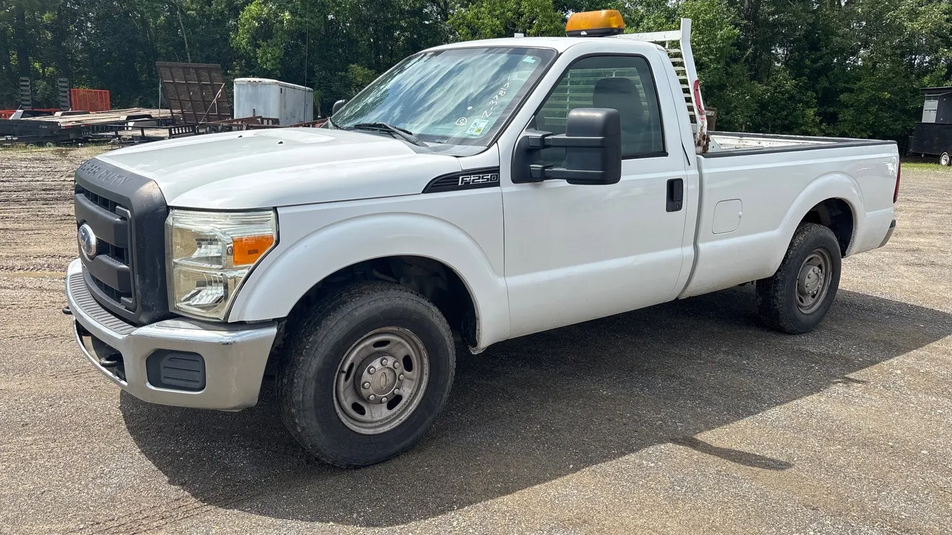 2012 FORD F-250XL PICKUP TRUCK
