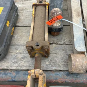 Hydraulic cylinder/ 2 5/16” receiver hitch