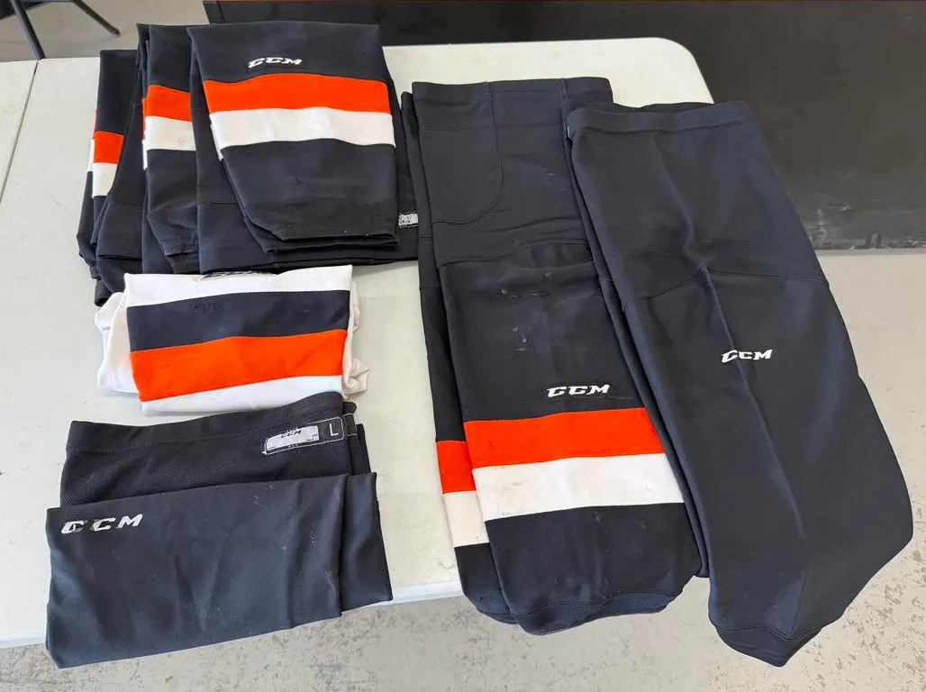 (7) CCM Hockey Socks (Size L)
