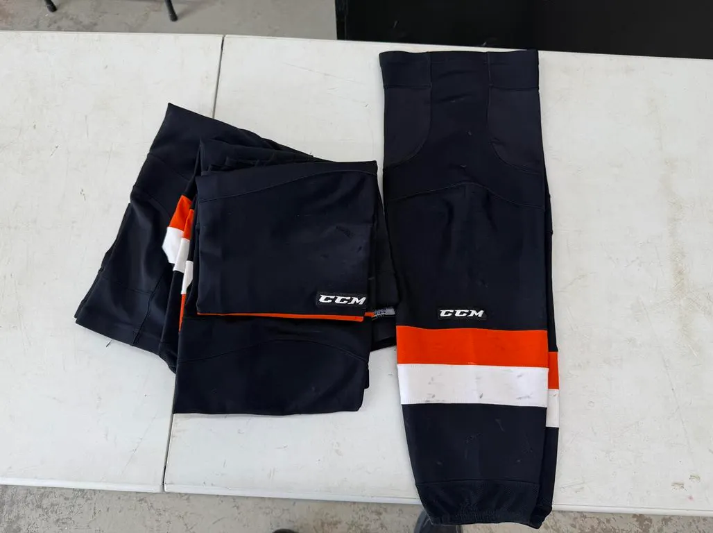 (5) CCM Hockey Pants (Size L)